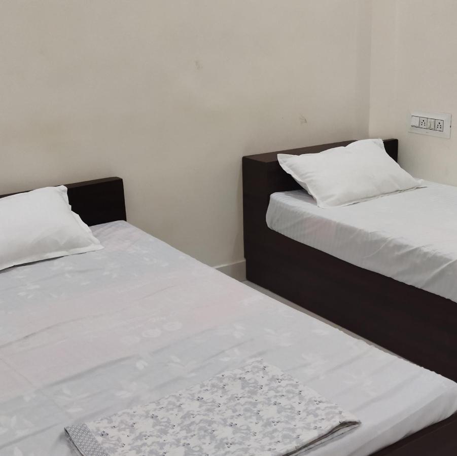 Shree Gajlaxmi Hotel Walking Distance From Mahakaleswar Ujjain Esterno foto