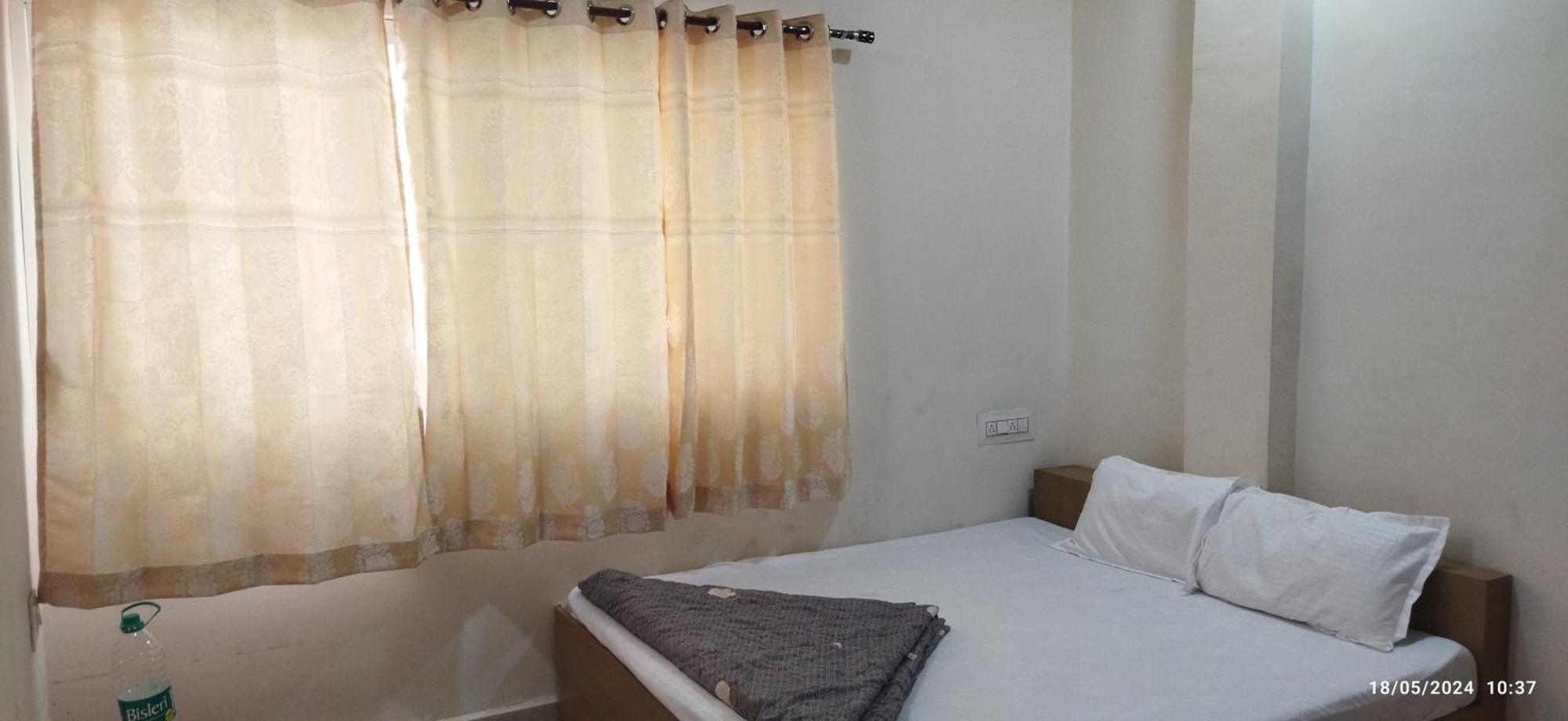 Shree Gajlaxmi Hotel Walking Distance From Mahakaleswar Ujjain Esterno foto