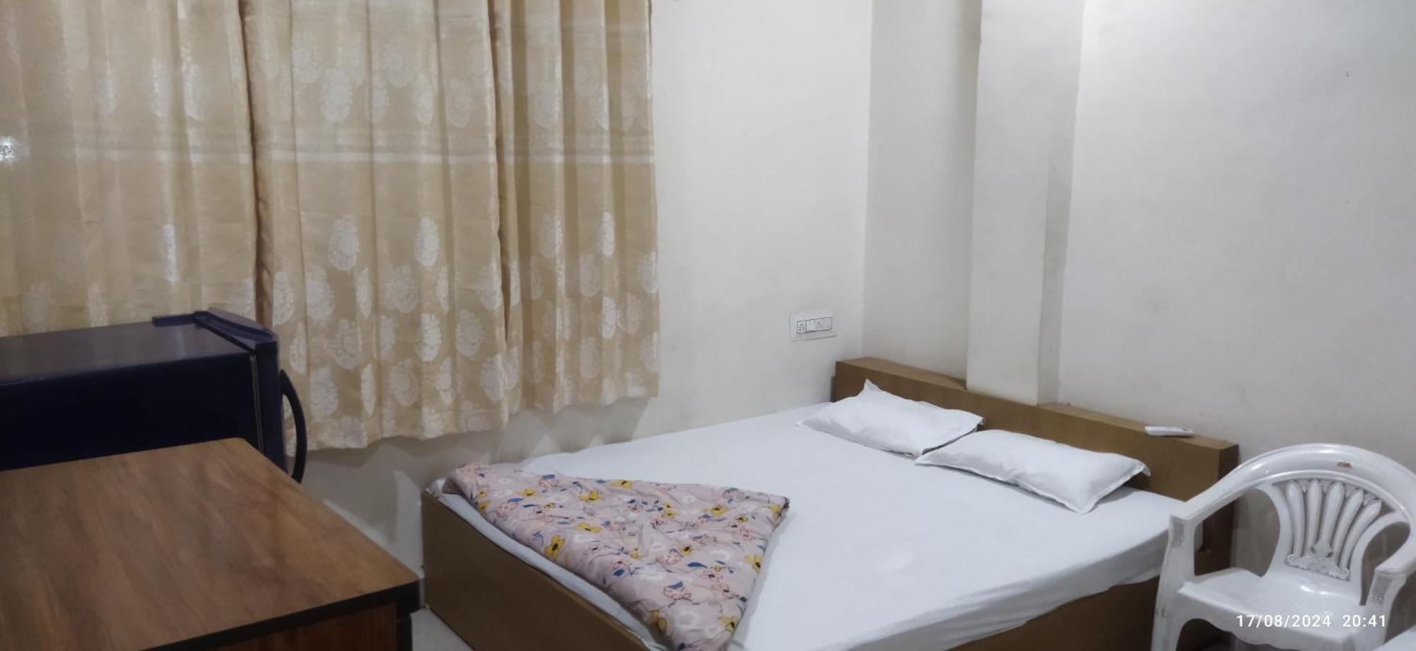 Shree Gajlaxmi Hotel Walking Distance From Mahakaleswar Ujjain Esterno foto